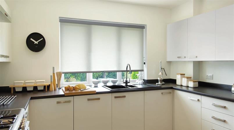 White Light Filtering Roller Blinds